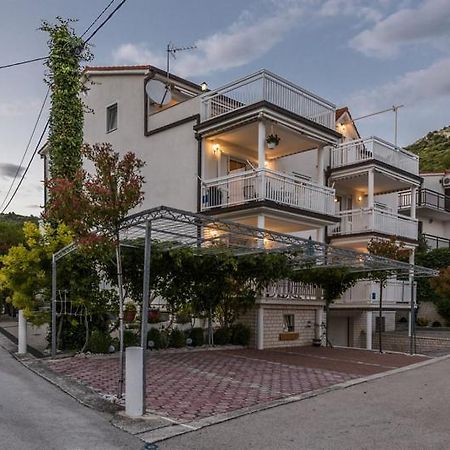 Apartments Luka - Trogir, Marina 150M From The Beach Exterior photo
