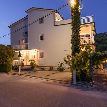 Apartments Luka - Trogir, Marina 150M From The Beach Exterior photo