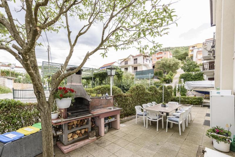 Apartments Luka - Trogir, Marina 150M From The Beach Exterior photo