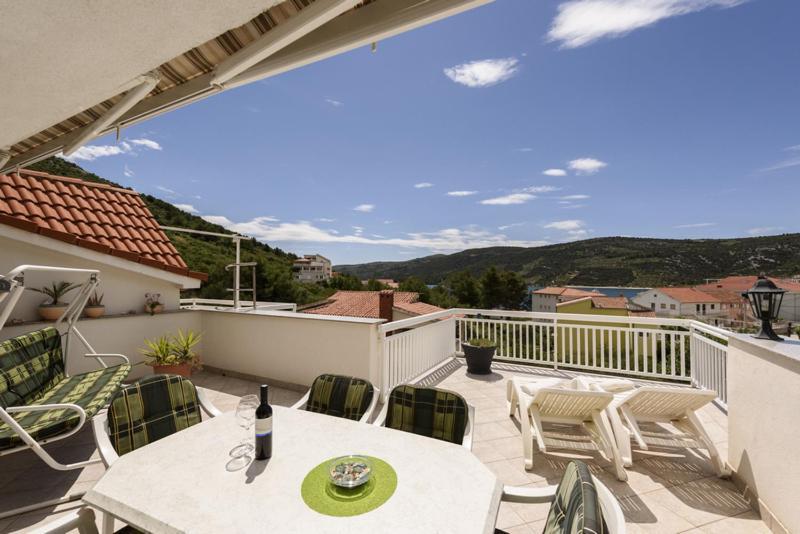Apartments Luka - Trogir, Marina 150M From The Beach Exterior photo