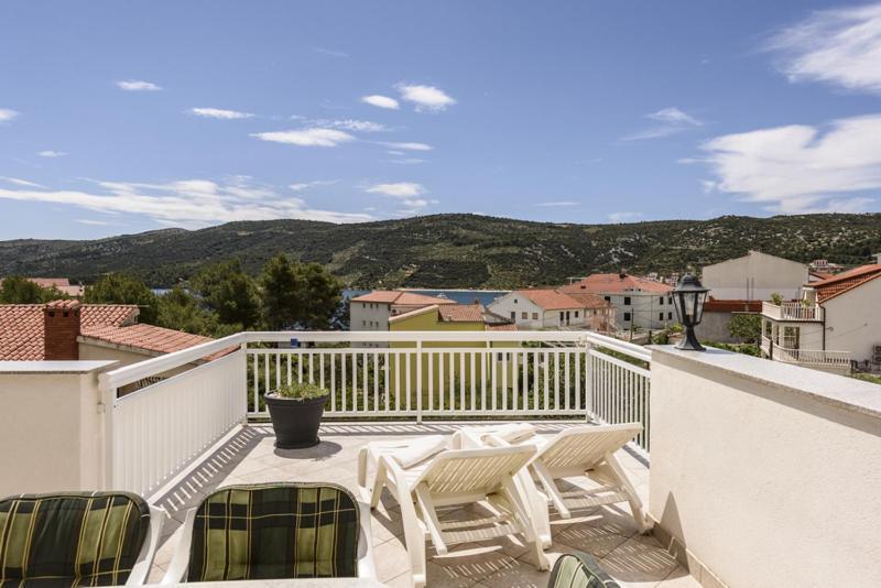 Apartments Luka - Trogir, Marina 150M From The Beach Exterior photo