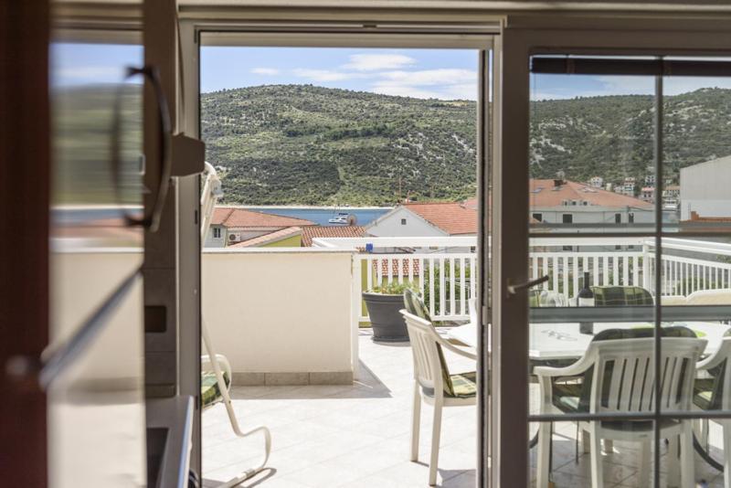 Apartments Luka - Trogir, Marina 150M From The Beach Exterior photo
