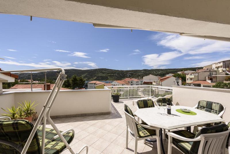 Apartments Luka - Trogir, Marina 150M From The Beach Exterior photo