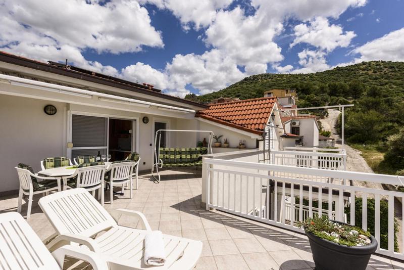 Apartments Luka - Trogir, Marina 150M From The Beach Exterior photo